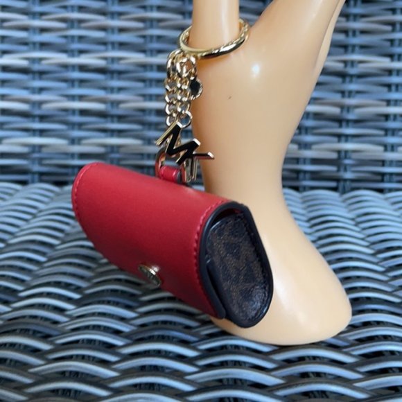 Michael Kors Jet Set Travel AirPod Case - Picture 2 of 14